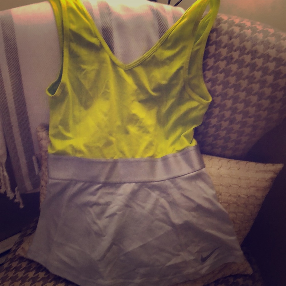 Nike top
